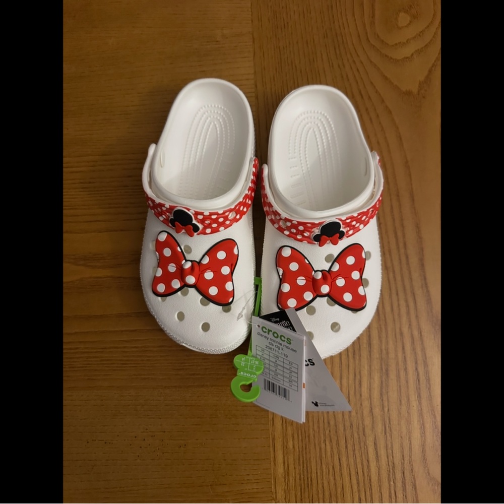 NWT CROCS Minnie Mouse Clogs KIDS J4